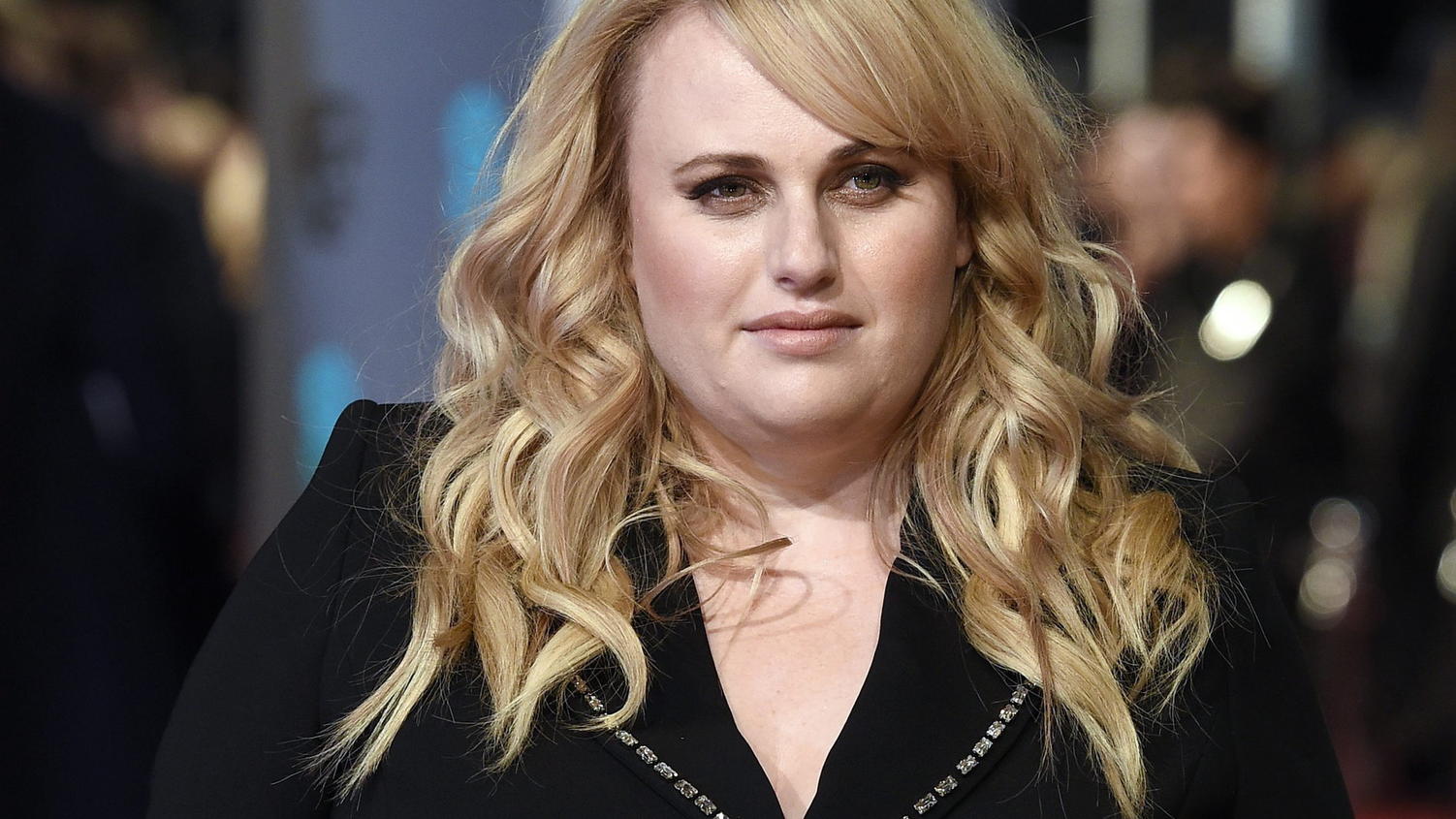 Rebel Wilson: Krasse Transformation - Hollywood-Star wird immer schlanker ARCHIV - Die australische Schauspielerin Rebel Wilson kommt am 14.02.2016 zur 69. Verleihung der Britisch Academy Film Awards im Opera House in London (Großbritannien). Auch die australische Schauspielerin Rebel Wilson («Pitch Perfect», «Brautalarm»)