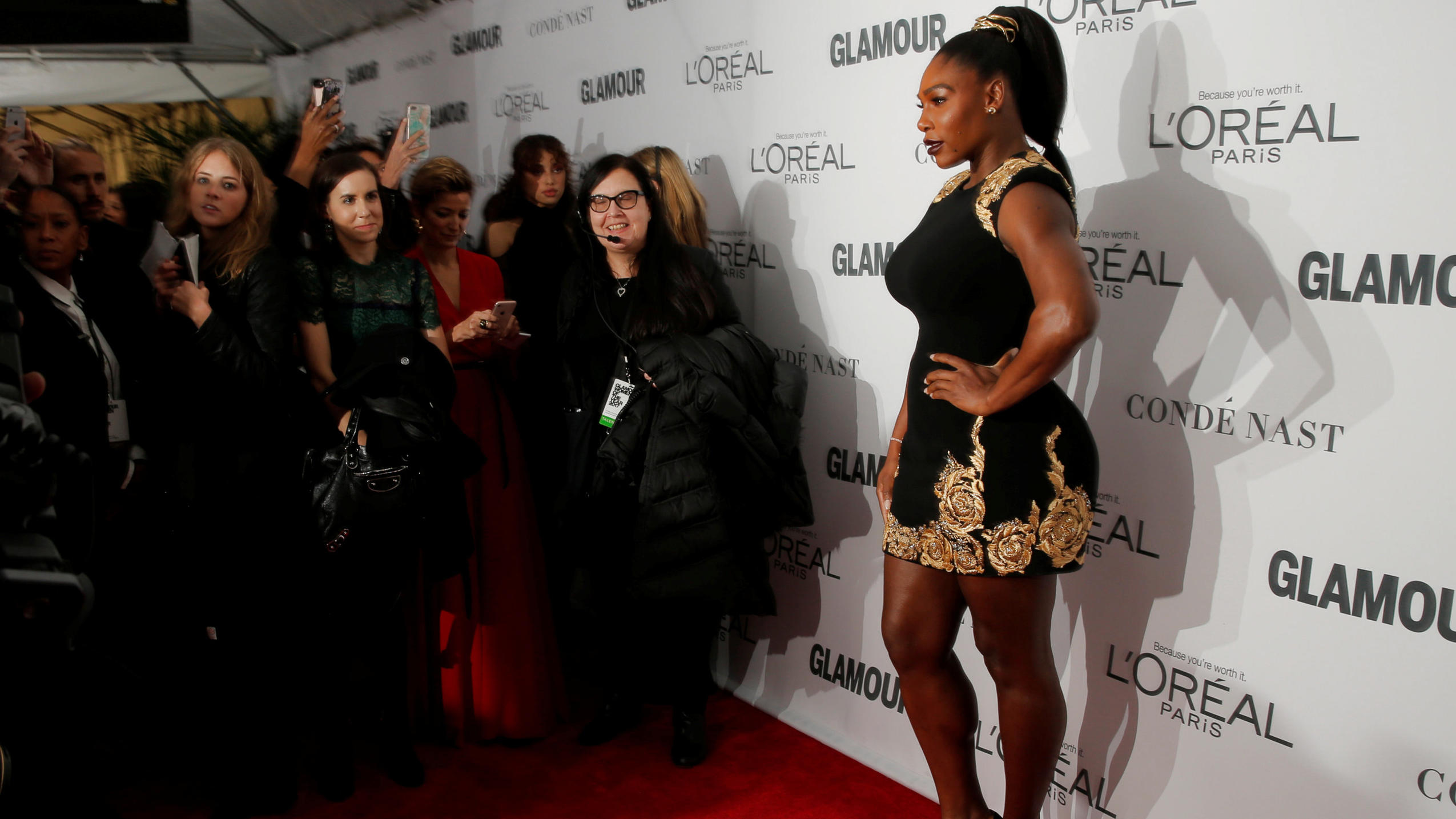 Serena Williams: Im kleinen Schwarzen zurück auf dem Roten Teppich Tennis player Serena Williams attends the 2017 Glamour Women of the Year Awards at the Kings Theater in Brooklyn, New York, U.S., November 13, 2017. REUTERS/Andrew Kelly