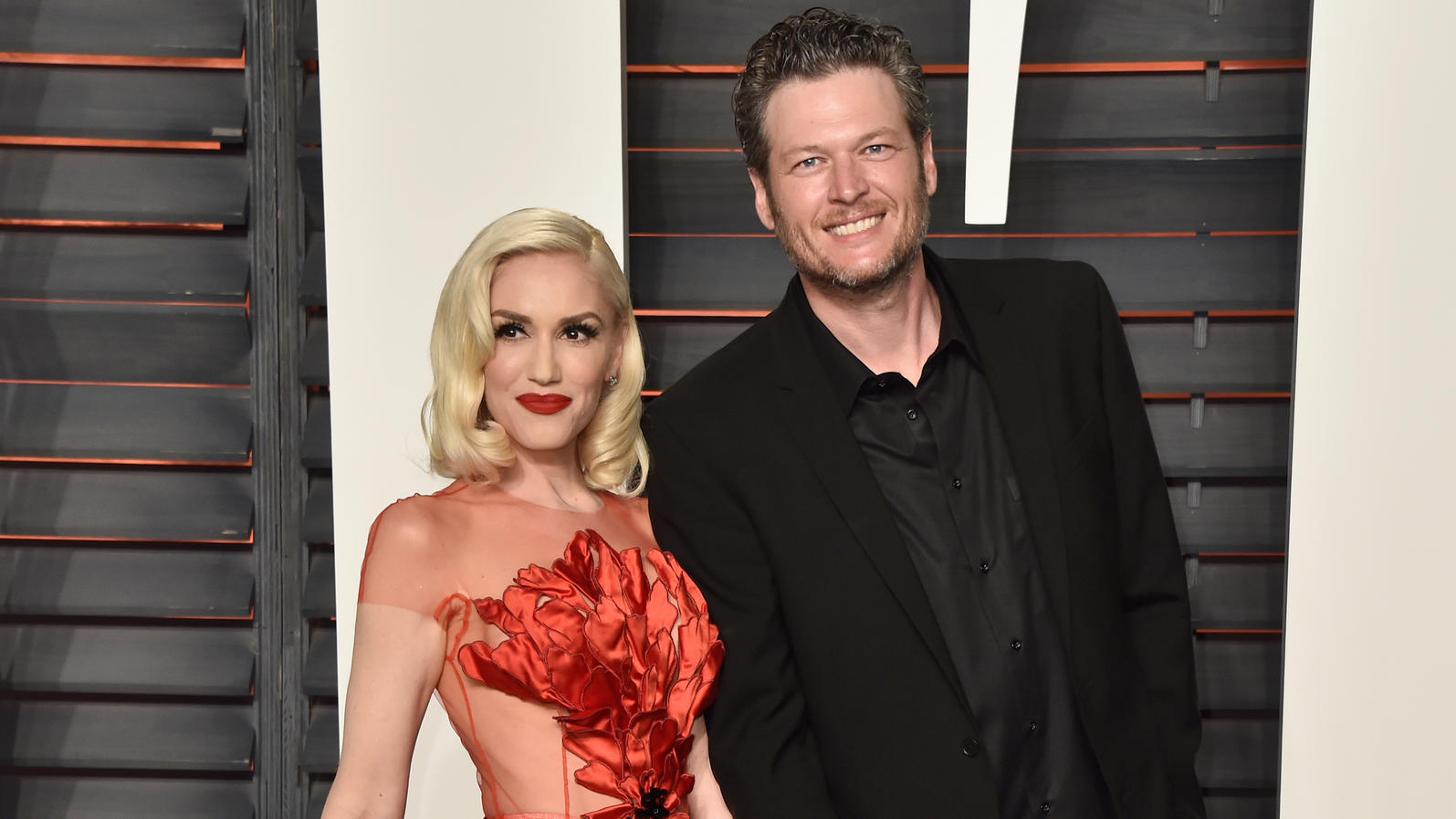 Blake Shelton verspottet - doch Gwen Stefani verteidigt ihren 'Sexiest Man Alive' Gwen Stefani trotzt den Spöttern und erklärt, warum Blake Shelton die richtige Wahl zum 'Sexiest Man Alive' ist.