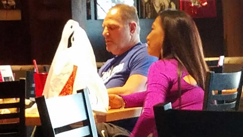 Harvey Weinstein sichtlich schlanker: Erstes Bild seit Sexsucht-Therapie Harvey Weinstein hat abgespeckt: Erstes Bild seit dem Sex-Entzug