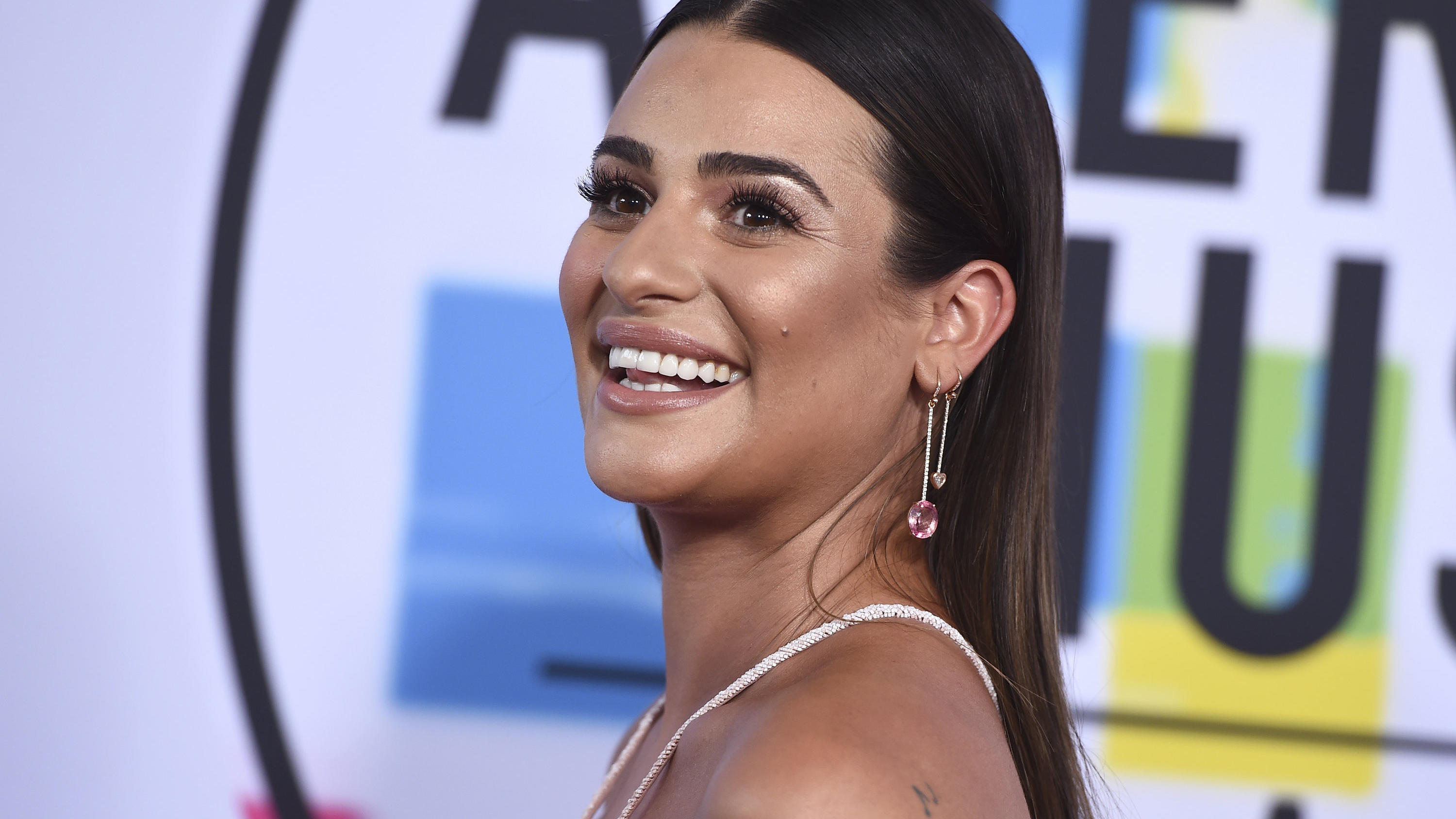 Lea Michele: „Glee“-Darstellerin wird für Hochzeit mit Zandy Reich gefeiert Lea Michele kommt am 19.11.2017 in Los Angeles, Kalifornien, USA, zur Verleihung der American Music Awards. Foto: Jordan Strauss/Invision/AP/dpa +++(c) dpa - Bildfunk+++