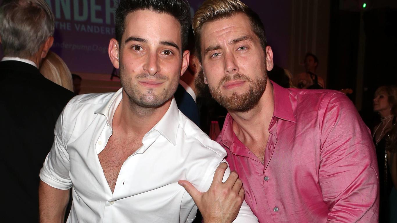 'NSYNC'-Star Lance Bass will mit seinem Mann Kinder Michael Turchin bekommen LOS ANGELES CA NOVEMBER 9 Michael Turchin Lance Bass at the 2nd Annual Vanderpump Dog Foundation Gala at the Taglyan Cultural Complex in Los Angeles California on November 9 2017 PUBLICATIONxINxGERxSUIxAUTxONLY Copyright: xFayexSadoux