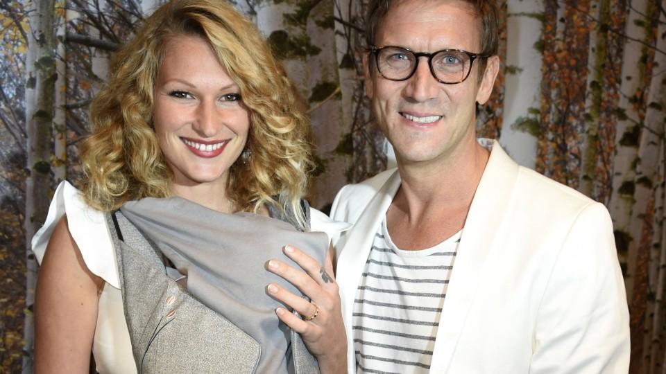 Janni Hönscheid und Peer Kusmagk freuen sich auf erstes Weihnachtsfest mit Sohn Emil-Ocean Peer Kusmagk und Freundin Janni Hönscheid mit Sohn Emil-Ocean bei der 10 Jahre TK Maxx Deutschland Party im TK Maxx Berlin Kant-Center. Berlin, 18.10.2017 *** Peer Kusmagk and Girlfriend Janni Hönscheid mit Sohn Emil-Ocean