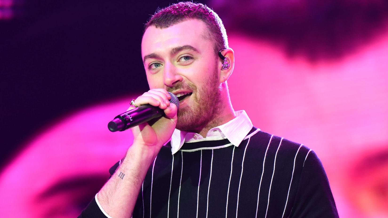 Sänger Sam Smith: "Ich habe eine Haartransplantation gehabt." Seine vollen Haare erhielt Sam Smith durch eine Haartransplantation.