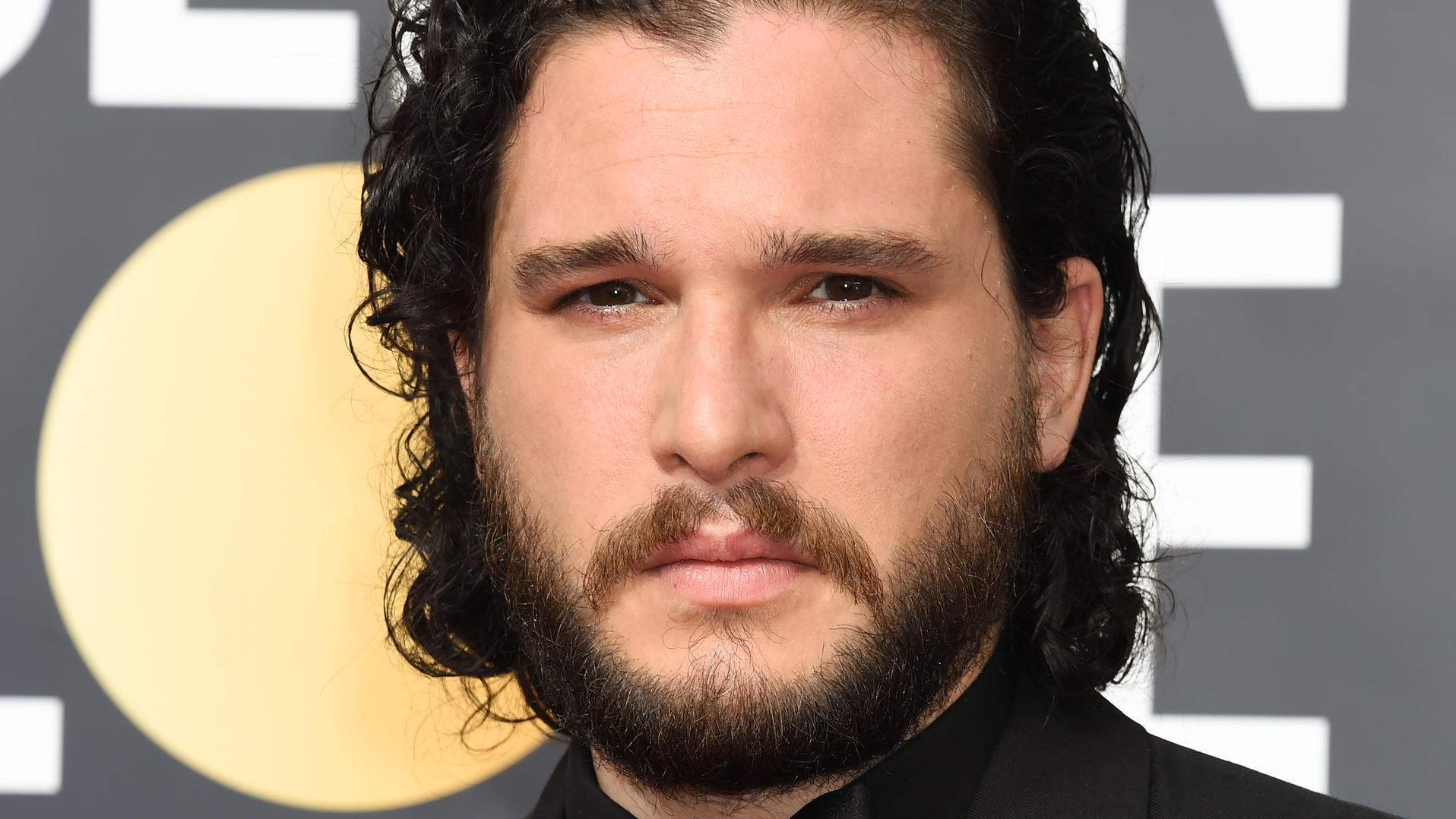 'Game of Thrones'-Star Kit Harington fliegt betrunken aus New Yorker Bar 'Game of Thrones'-Star Kit Harington wird betrunken aus Bar geschmissen