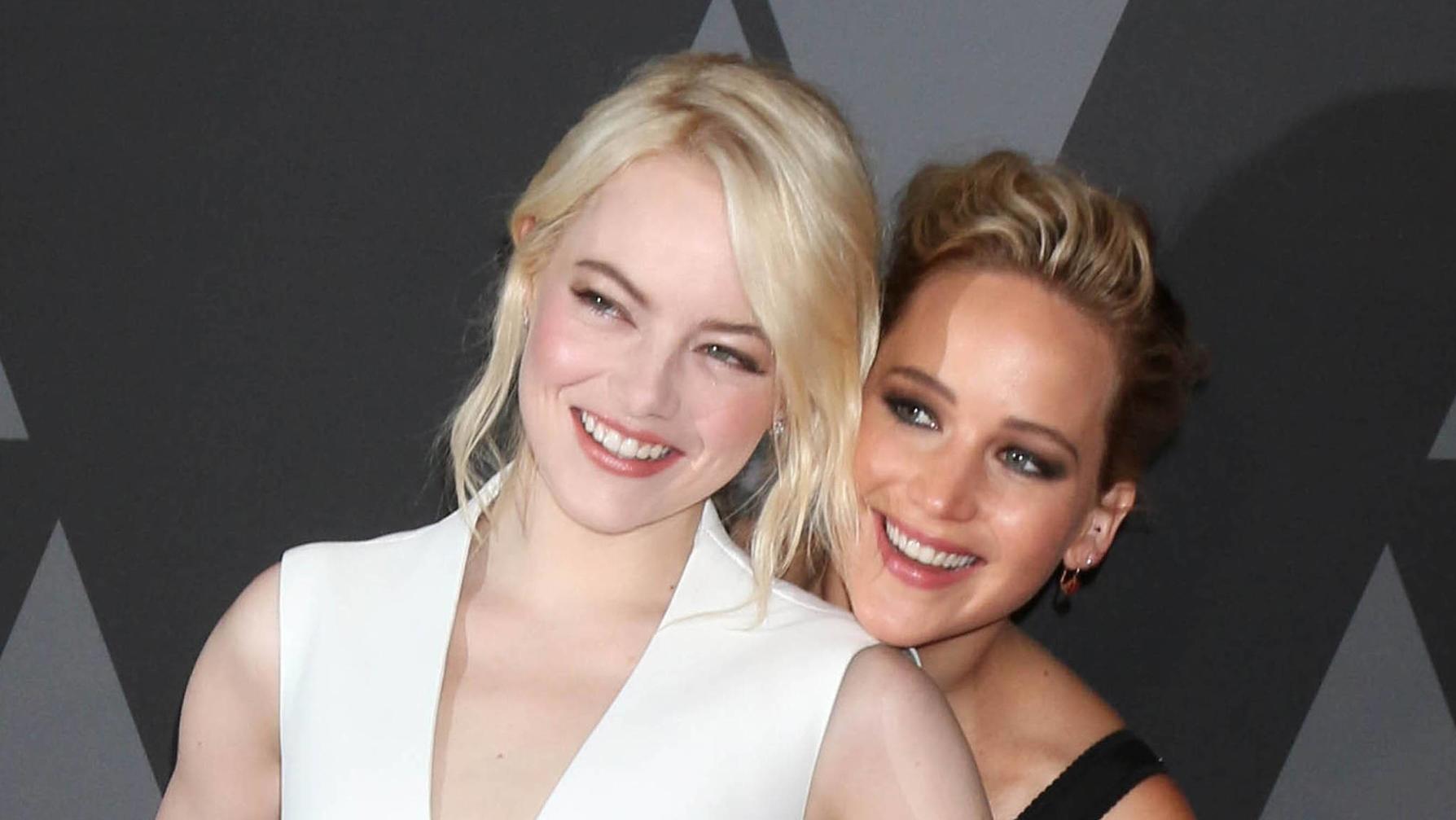 Jennifer Lawrence: Darum fehlte sie wirklich bei den Golden Globes HOLLYWOOD CA NOVEMBER 11 Emma Stone Jennifer Lawrence at the AMPAS 9th Annual Governors Awards at the Dolby Ballroom in Hollywood California on November 11 2017 PUBLICATIONxINxGERxSUIxAUTxONLY Copyright: xDavidxEdwardsx