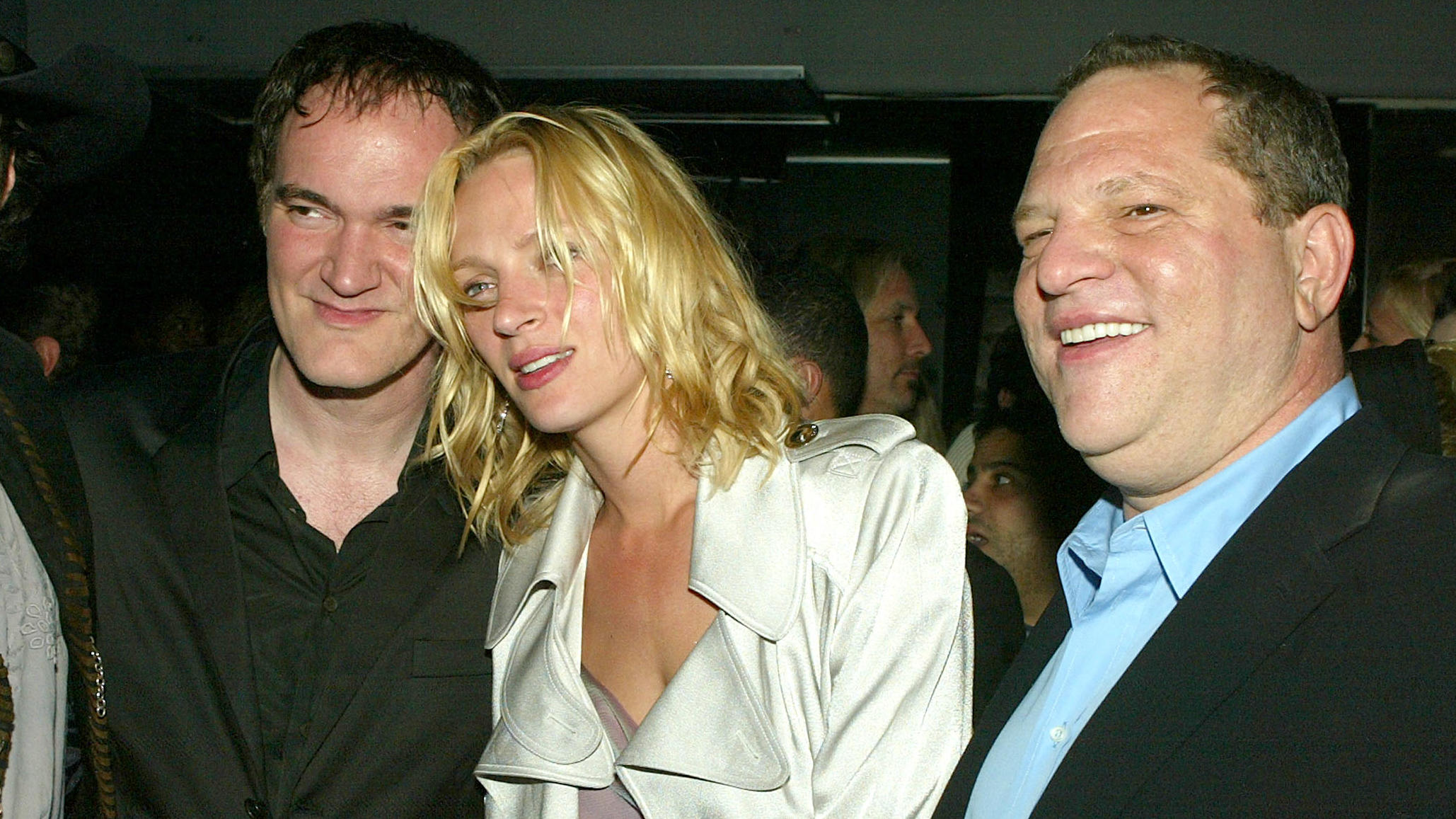 Uma Thurman bricht ihr Schweigen: Harvey Weinstein hat auch sie sexuell belästigt Quentin Tarantino, Uma Thurman und Harvey Weinstein auf der Afterparty der Filmpremiere von 'Kill Bill - Volume 2' im Jahr 2004