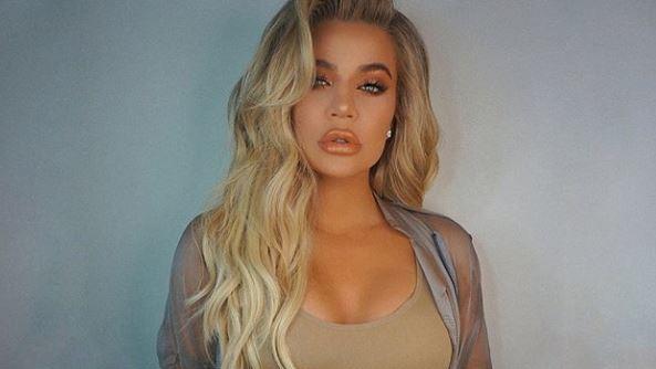Khloé Kardashian präsentiert stolz ihre wachsende Babykugel Khloé Kardashian stellt ihren wachsenden Babybauch zur Schau.