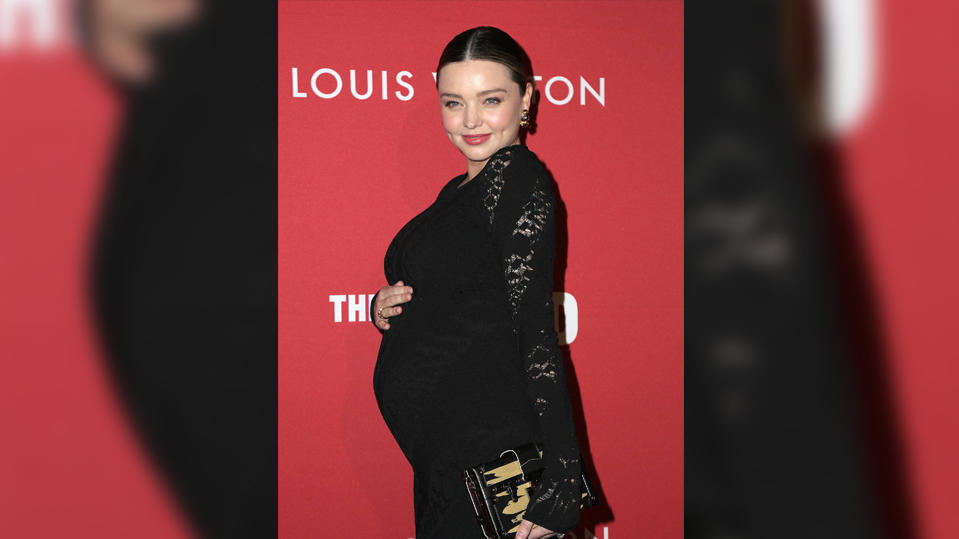 Miranda Kerr: Wow-Effekt mit schwarzem Kleid und XL-Babykugel Miranda Kerr
