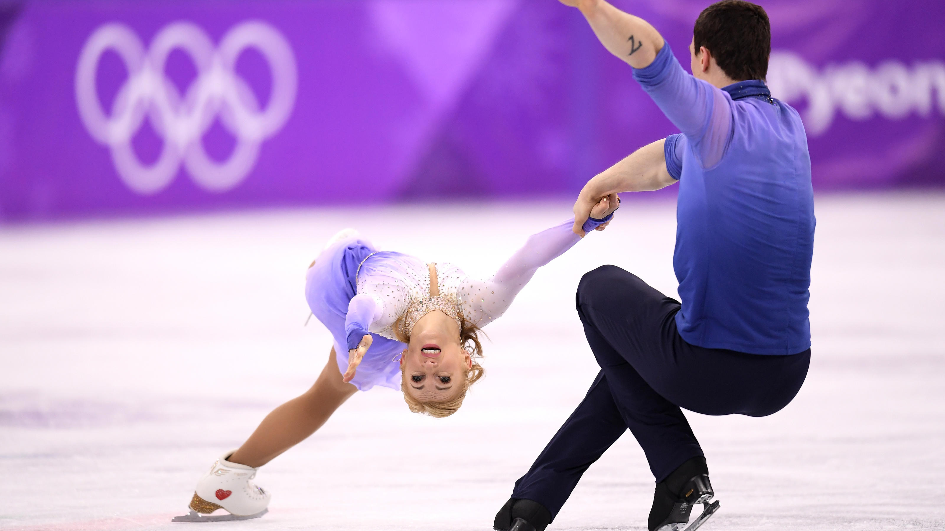 Gold für Deutschland im Eiskunstlauf: Aljona Sawtschenko und Bruno Massot zeigen Kür ihres Lebens Das Eiskunstlaufpaar Aljona Sawtschenko und Bruno Massot holte Gold bei Olympia