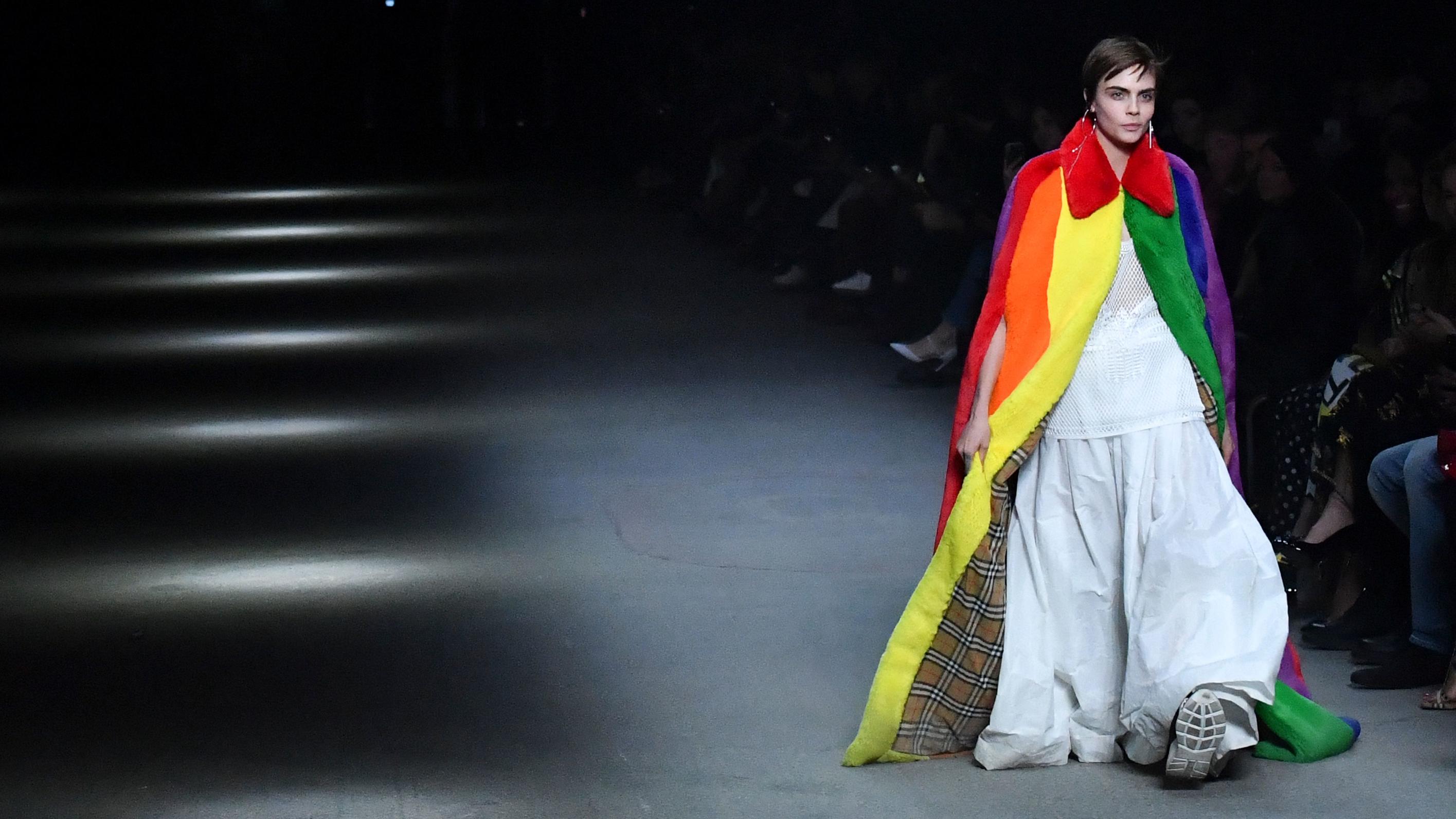 Überraschung! Darum kehrt Cara Delevingne auf den Laufsteg zurück Cara Delevingne