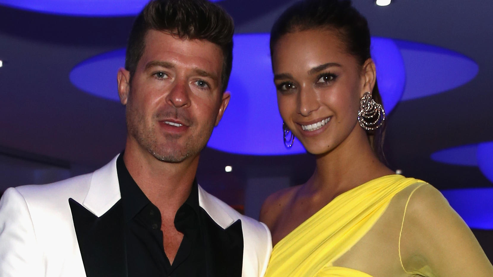 Tochter Mia Love ist da! Robin Thicke und April Love Geary sind Eltern geworden Robin Thicke und April Love Geary sind Eltern geworden
