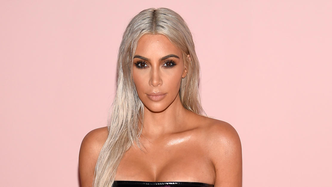 Von Blond Zu Pink Kim Kardashian Uberrascht Mit Neuem Look