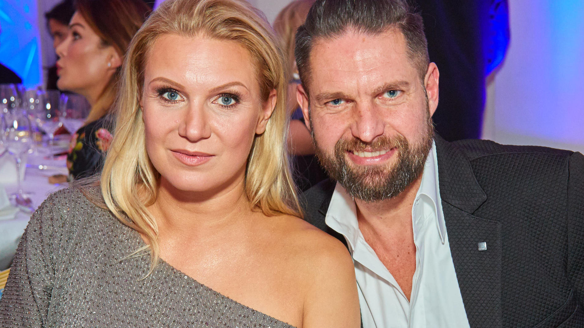 Magdalena Brzeska turtelt beim Oktoberfest mit ihrem neuen Freund Magdalena Brzeska und Kai Schwarz haben sich getrennt
