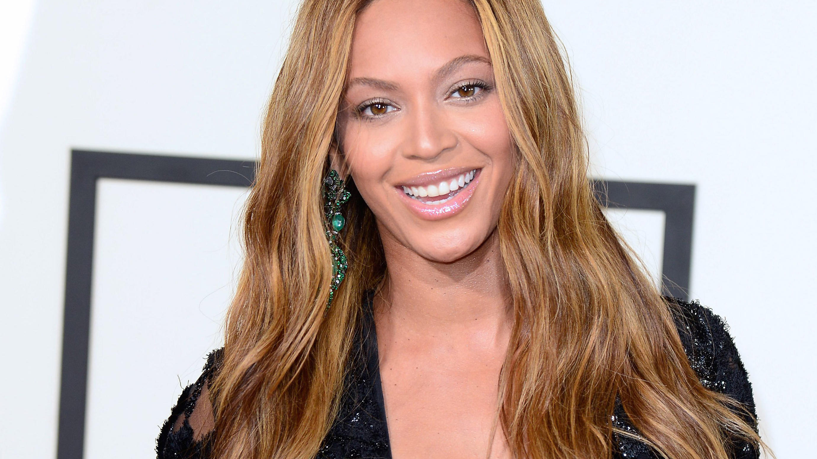 Darum ernährt sich Beyoncé genau 44 Tage vegan ARCHIV - Die US-Sängerin Beyonce kommt am 08.02.2015 in Los Angeles (USA) zur 57. Grammy-Verleihung. (zu dpa «Beyoncé unterstützt Trinkwasserversorgung für Kinder in Burundi» vom 30.06.2017) Foto: Michael Nelson/EPA/dpa +++(c) dpa - Bildfunk+++