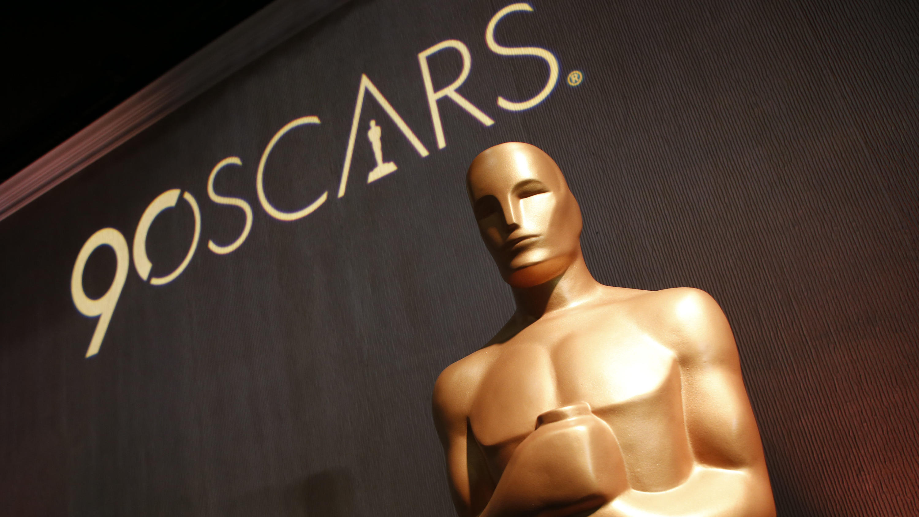 Oscar-Ticker 2018: Das waren die Highlights bei den 90. Academy Awards ARCHIV - 05.02.2018, USA, Beverly Hills: Eine Oscar-Statue steht im Ballsaal anlässlich eines Mittagessens mit Nominierten der 90. Verleihung der Academy Awards. (zu dpa-Korr "90. Oscar-Verleihung: Von der Mini-Party zum Riesen-Event" vom 27.02.2018)