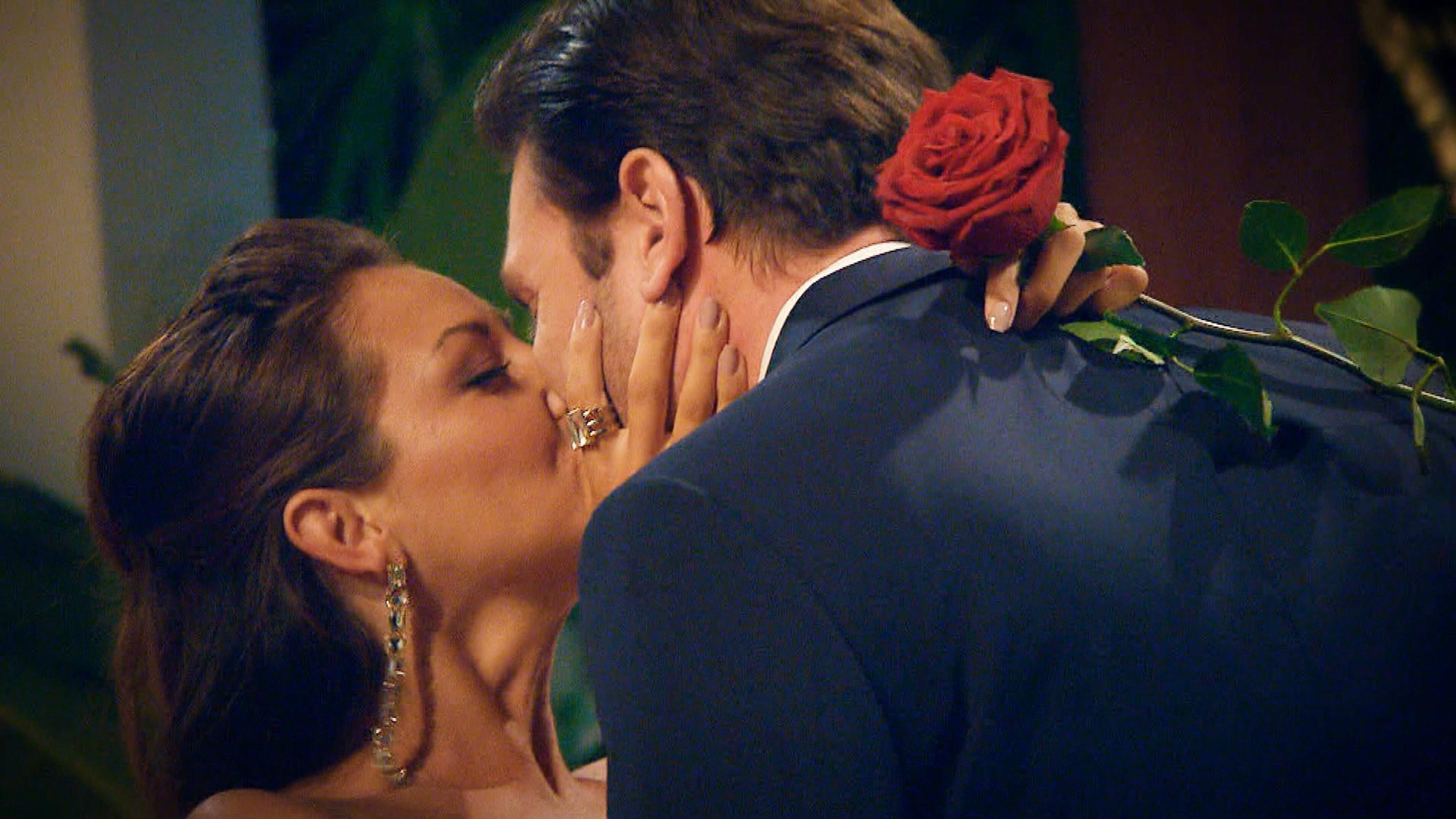 'Bachelor' Daniel Völz' erster öffentlicher Auftritt - doch wo ist Kristina? Finale: 'Bachelor' Daniel Völz hat sich für Kristina entschieden.