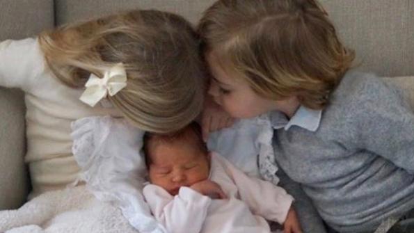Nachwuchs im schwedischen Königshaus: Prinzessin Leonore und Prinz Nicolas lernen ihre Schwester kennen Prinzessin Leonore und Prinz Nicolas lernen ihre kleine Schwester kennen