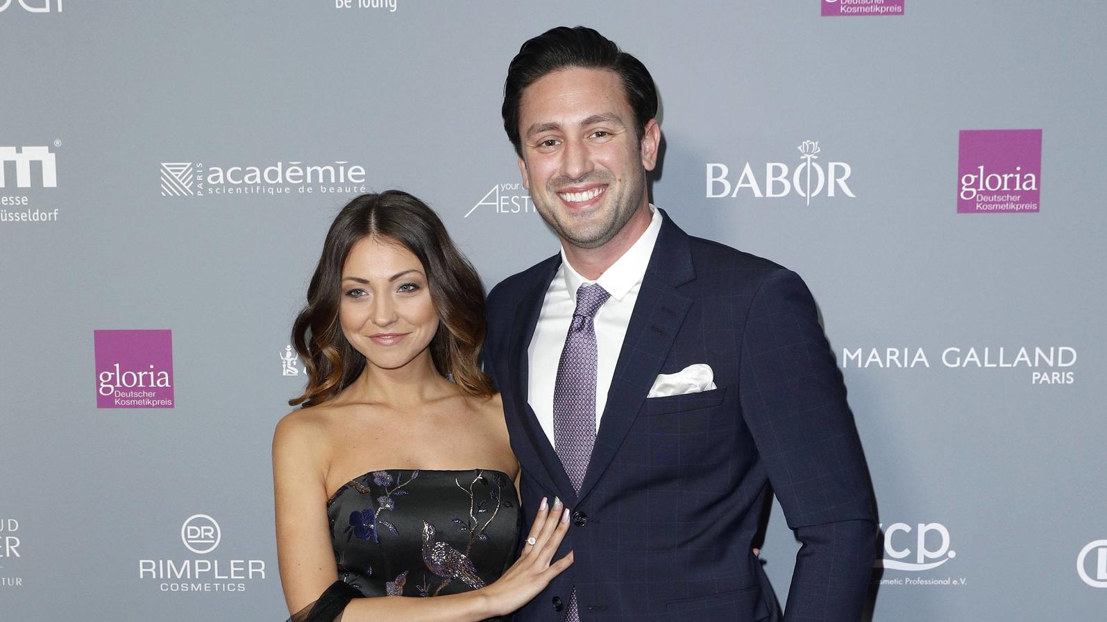 'Bachelor' Daniel Völz und Kristina Yantsen strahlen gemeinsam auf dem roten Teppich Kristina Yantsen und Daniel Völz bei der 5. Verleihung des Deutschen Kosmetikpreises Gloria 2018 im Hilton Düsseldorf. Düsseldorf, 09.03.2018 *** Kristina Yantsen and Daniel Völz at the 5th presentation of the German cosmetics award Gloria 2018 at th