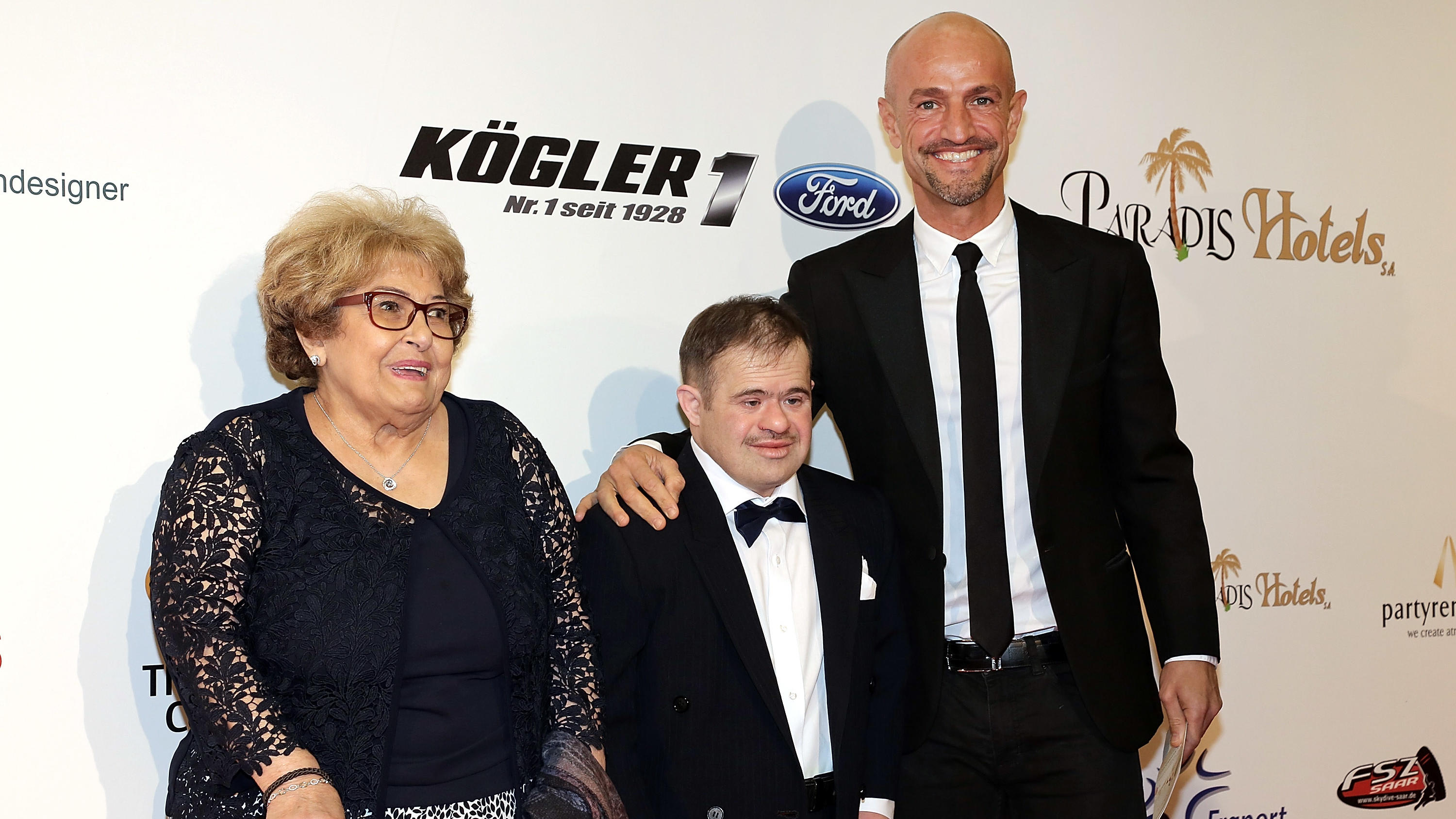 Peyman Amin: So erdet ihn sein Bruder Omid Familienfoto: Peyman Amin mit Bruder Omid und seiner Mutter