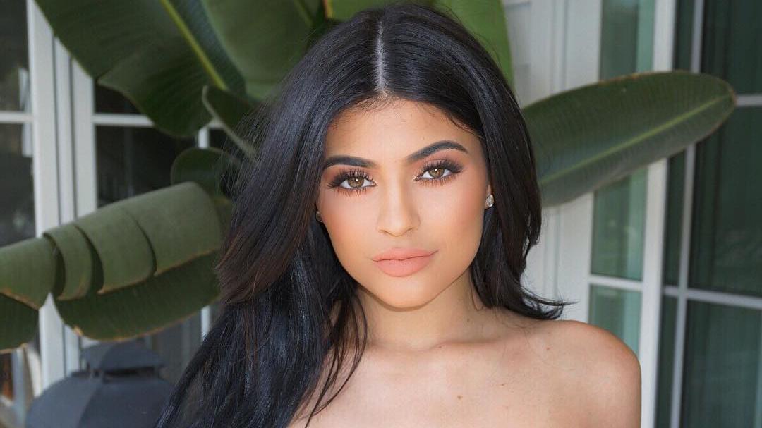 Kylie Jenner: Double zahlt tausende Euro, damit sie aussieht wie der Reality-Star Für viele Frauen ist Kylie Jenner ein großes Vorbild.
