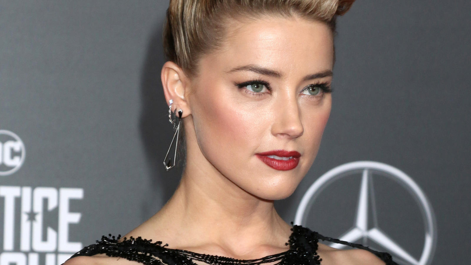 Nach Scheidung von Johnny Depp: Amber Heard spendet Millionenabfindung Amber Heard stellt ihr großes Herz unter Beweis