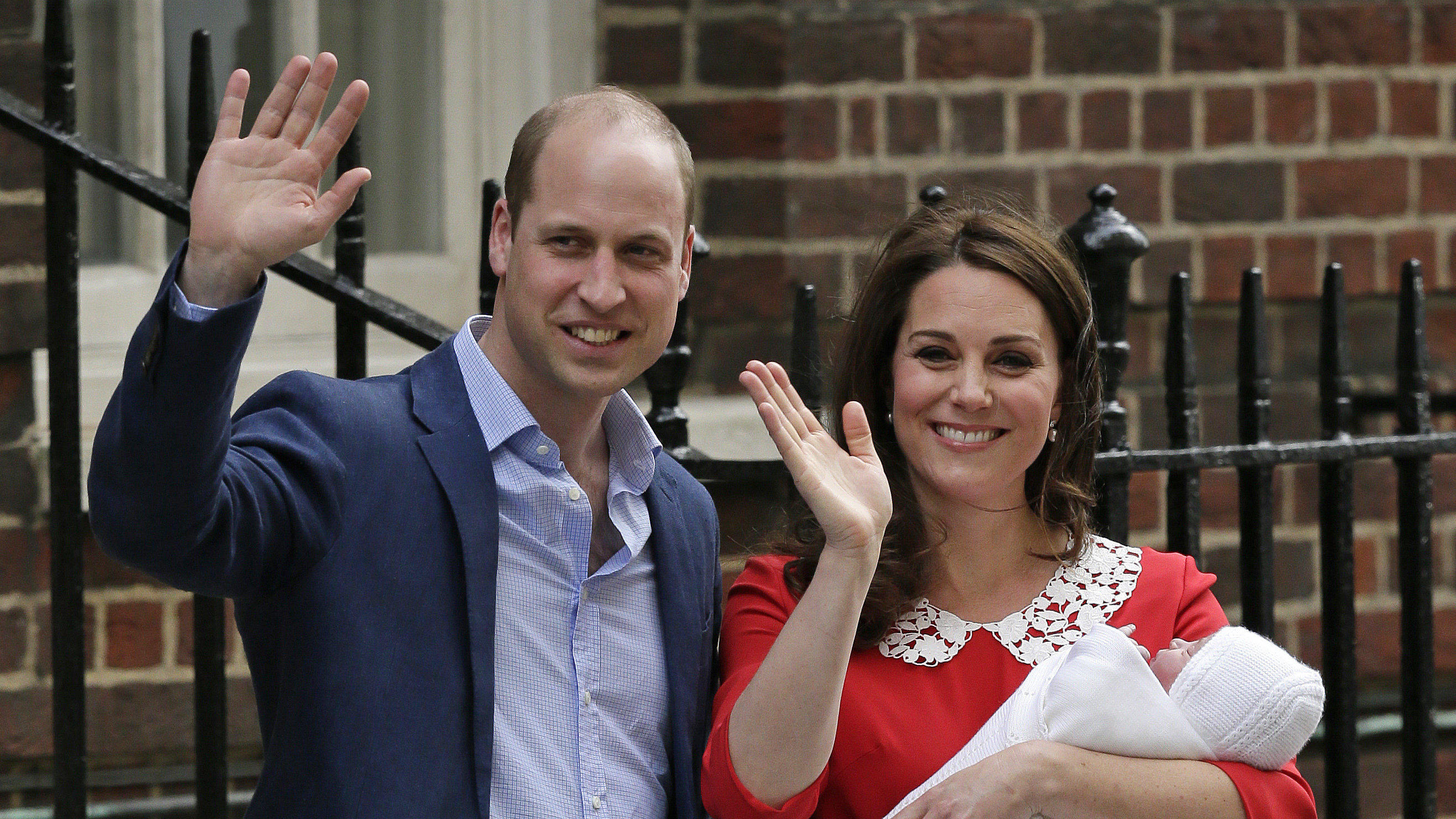 Royal Baby: Hat sich Prinz William hier etwa verplappert? Am 23.4. kam der jüngste Sohn von Kate und William zur Welt. Einen Namen hat das Kind noch nicht - zumindest offiziell.