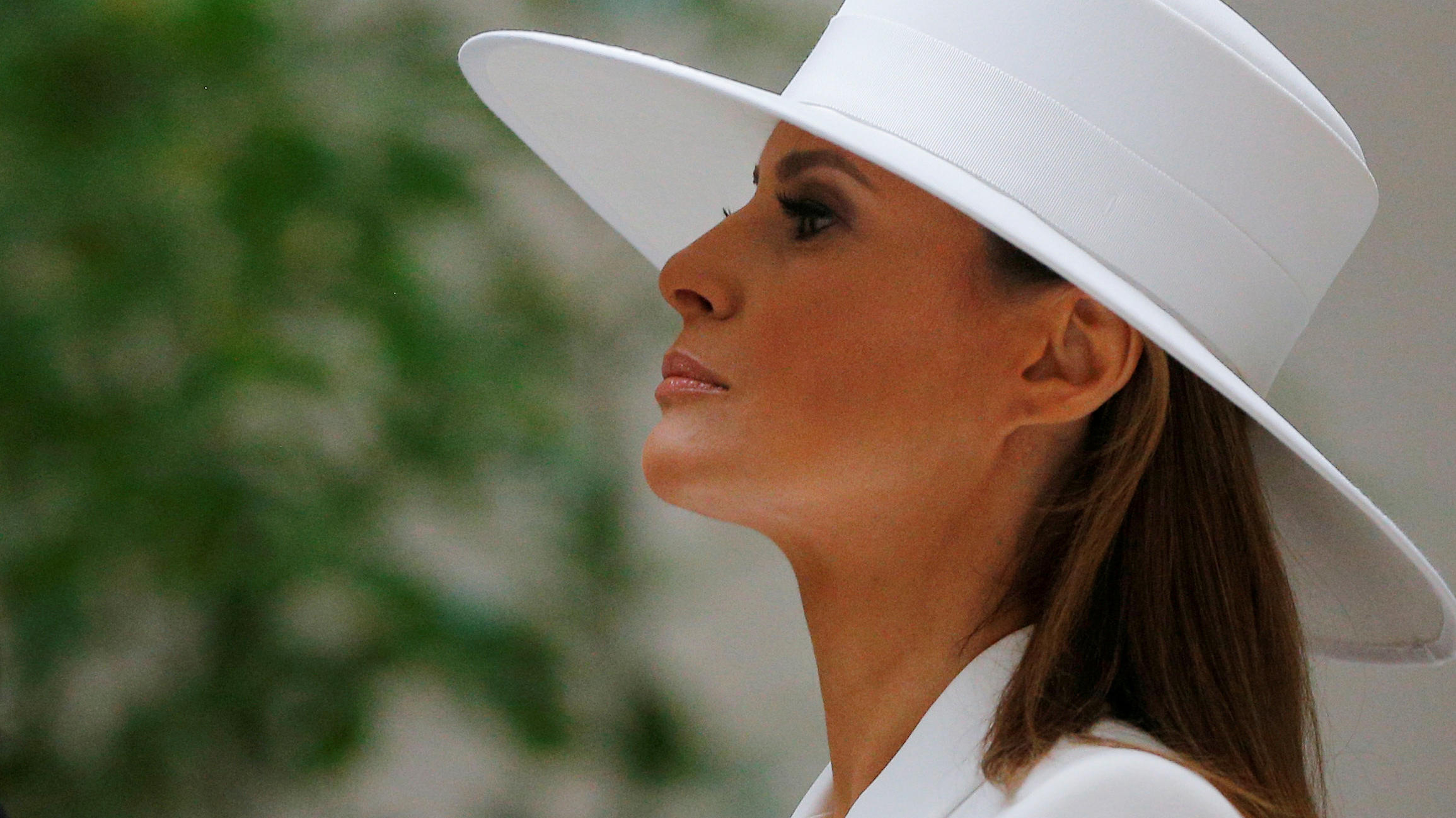 Ehekrise mit Donald Trump? Diese Geste von First Lady Melania löst wilde Spekulationen aus United States first lady Melania Trump visits the National Gallery of Art with her French counterpart Brigitte Macron in Washington, U.S., April 24, 2018. REUTERS/Brian Snyder TPX IMAGES OF THE DAY