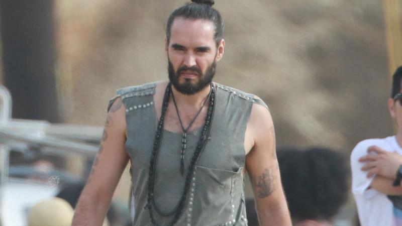 Russell Brand sagt den Rest seiner 'Re: Birth'-Tour ab Russell Brand sagt den Rest seiner 'Re: Birth'-Tour ab
