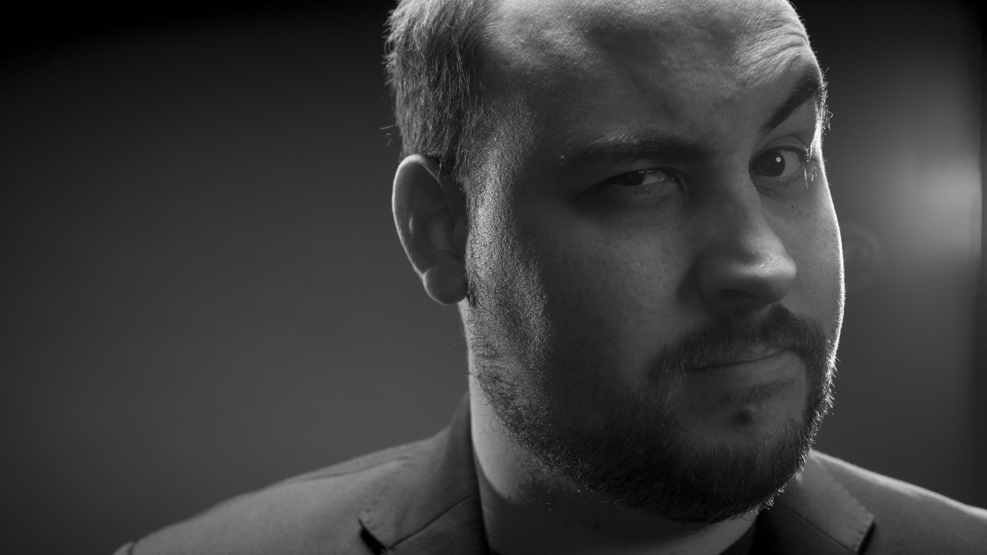 John 'TotalBiscuit' Bain: Der YouTuber stirbt mit nur 33 Jahren YouTuber John 'TotalBiscuit' Bain stirbt mit nur 33 Jahren