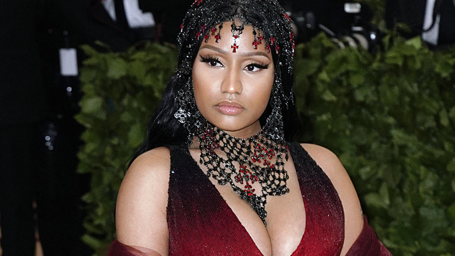 Nicki Minaj wünscht sich ein erstes Date mit Eminem im Studio Nicki Minaj at 2018 Met Gala celebrating the exhibition 'Heavenly Bodies: Fashion and the Catholic Imagination' at the Metropolitan Museum of Art in New York