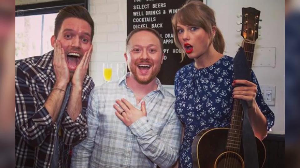 Superstars per Mail einladen? Klappt! Verlobungs-Überraschungsgast Taylor Swift