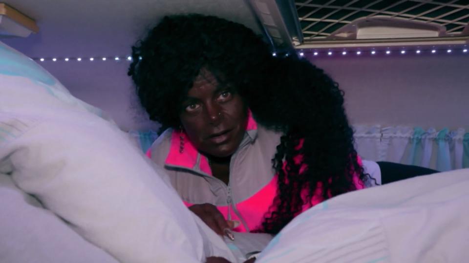 Mit XXL-Busen in die Schlafkoje Martina Big beim Campen