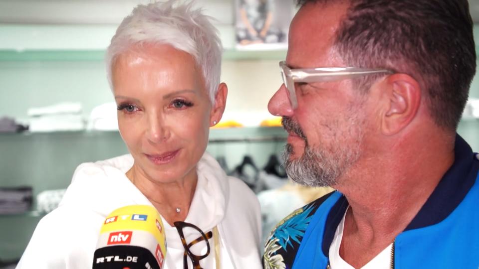 Britt Jolig trägt jetzt platinblond Britt Joligs Haare wachsen wieder