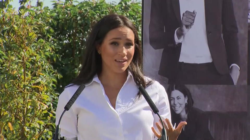 Zurück aus der Babypause Herzogin Meghan launcht eigene Modekollektion