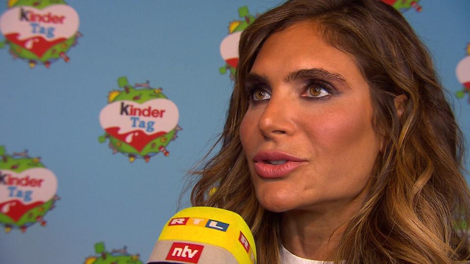 Auf dem "Kinder Tag" Ayda Field über ihre Ehe mit Robbie Williams