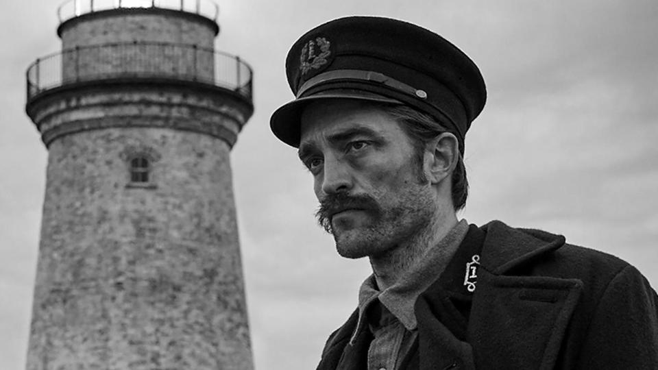 Jetzt im Kino Robert Pattinson geht steil in „Der Leuchtturm“