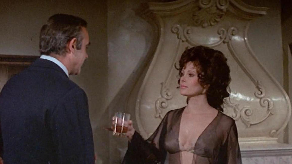 Chauvi-Alarm bei James Bond Ein echter Macho: James Bonds flotte Sprüche