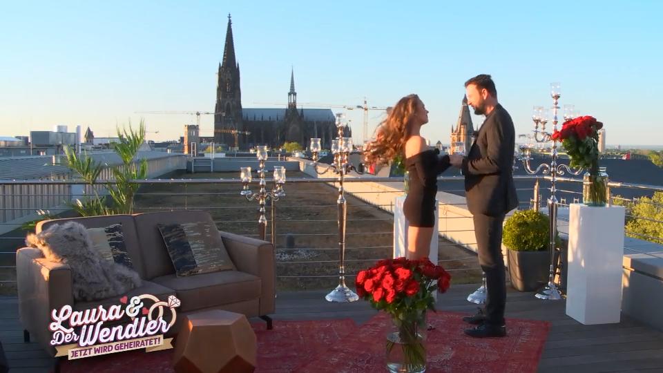 So romantisch hielt der Wendler um ihre Hand an Beim Heiratsantrag fließen bei Laura Müller die Tränen