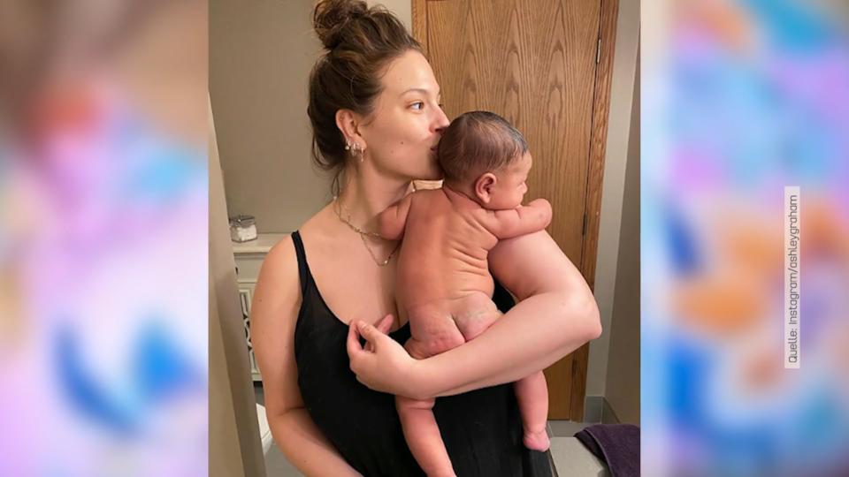 „Ich will, dass jeder sieht, wer ich bin" Ashley Graham zeigt Dehnungsstreifen im Bikini