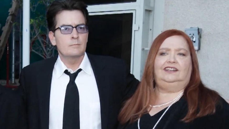Schauspielerin Conchata Ferrell ist tot Charlie Sheen nimmt emotional Abschied von "Berta"