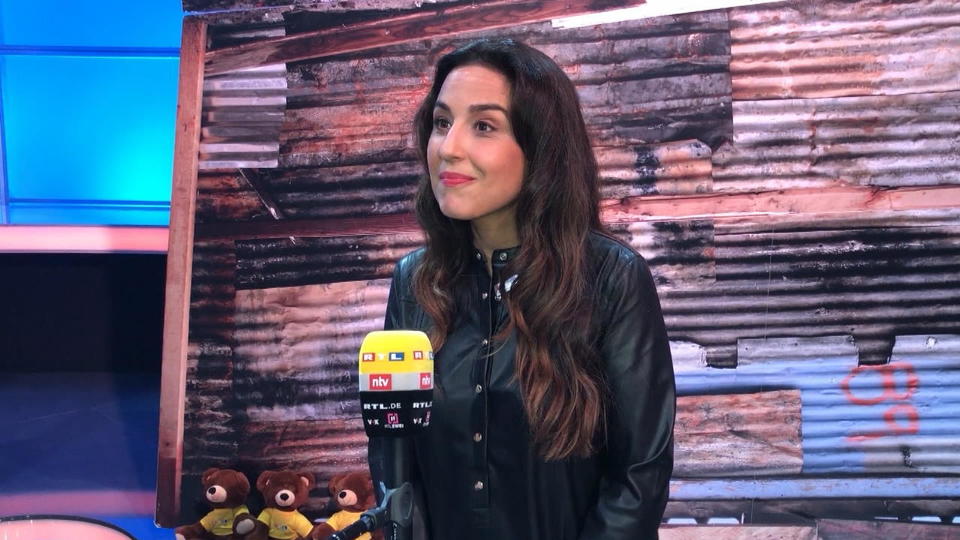 Moderatorin spricht über ihr Single-Leben Nina Moghaddam: "Ich bin ein Beziehungsmensch"