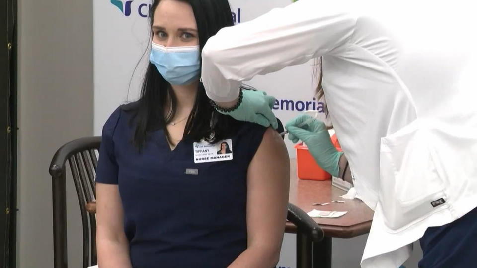 US-Krankenschwester sorgt für Schreckmoment Ohnmacht nach Corona-Impfung