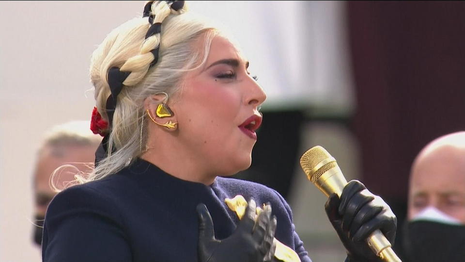 Vereidigung des neuen US-Präsidenten Joe Biden Lady Gaga singt die Nationalhymne der USA