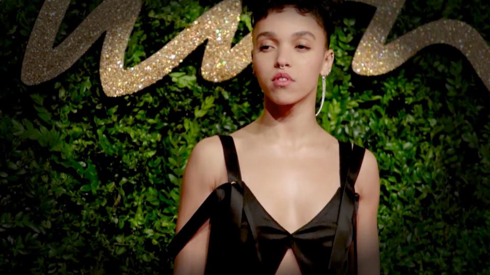 Sie durfte keinem anderen Mann in die Augen schaue FKA twigs offenbart "Beziehungsregeln" von Shia LaBeouf