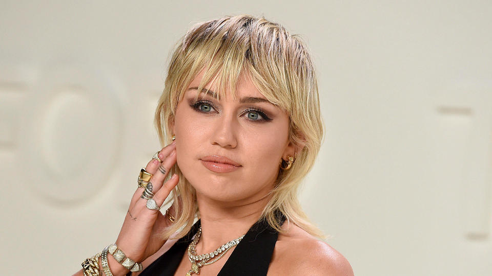 Nacktfoto aus der Wanne Badenixe Miley Cyrus