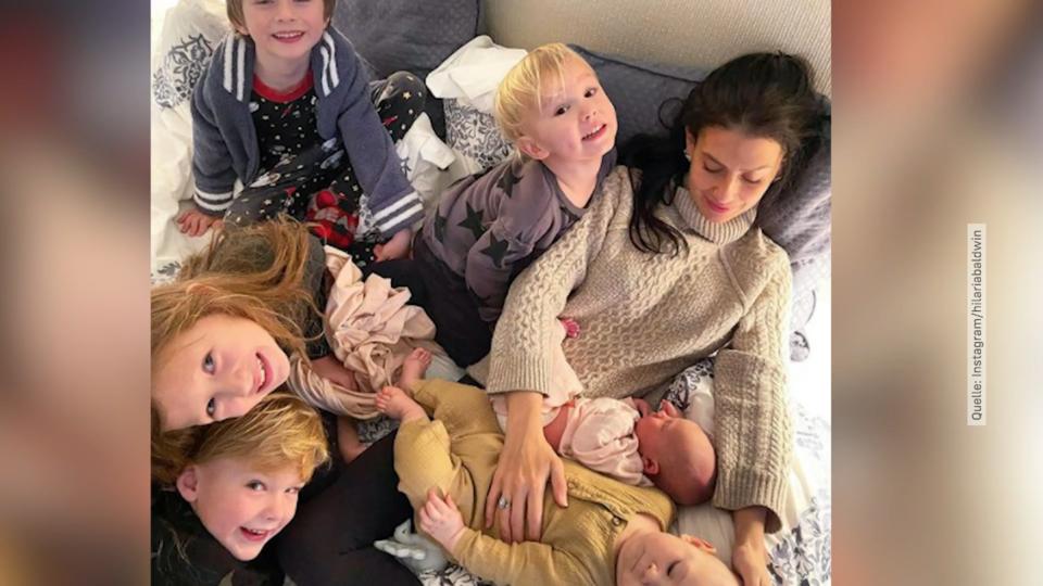 Wo kommt das Baby denn plötzlich her? Hilaria und Alec Baldwin überraschen alle mit 6. Kind