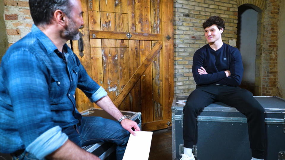 "Ein Promi ein Joker" mit Wincent Weiss Sein bester Freund schnappte ihm ein Mädchen weg!