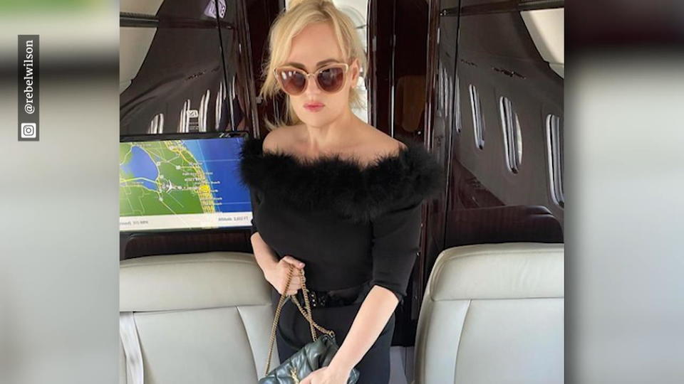 Kaum wiederzuerkennen Rebel Wilson in hautengem Catsuit