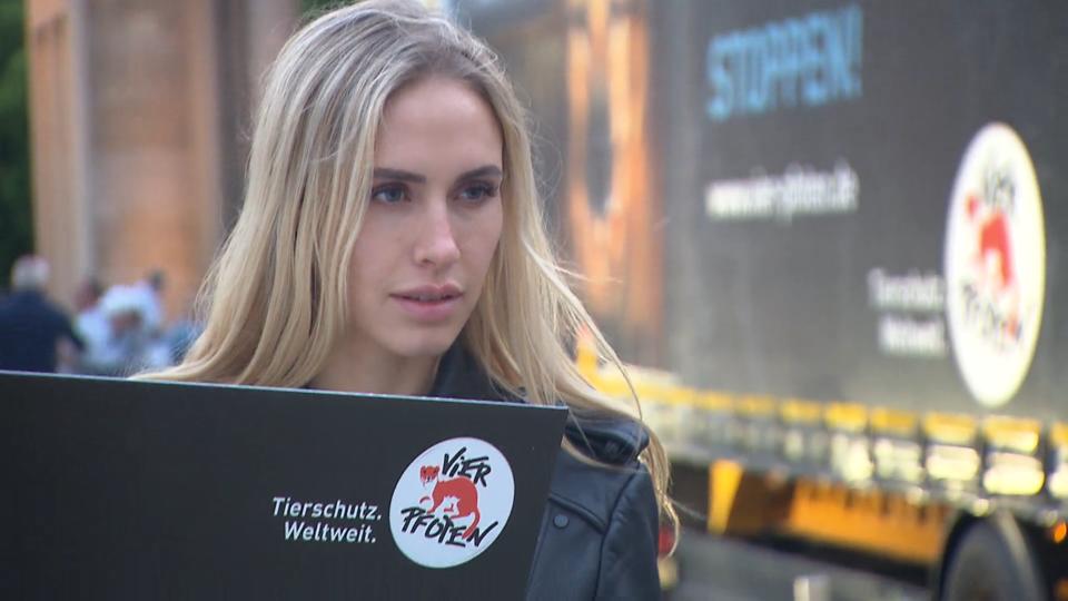 Promis gehen auf die Straße Alena Gerber & Co.: Protest gegen illegalen Tierhandel